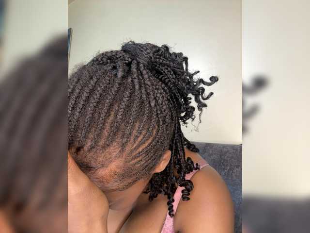Curvy-maxy9 live cam on BongaCams
