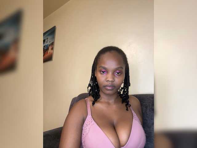 Curvy-maxy9 live cam on BongaCams