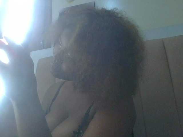 Curvy-maxy9 live cam on BongaCams