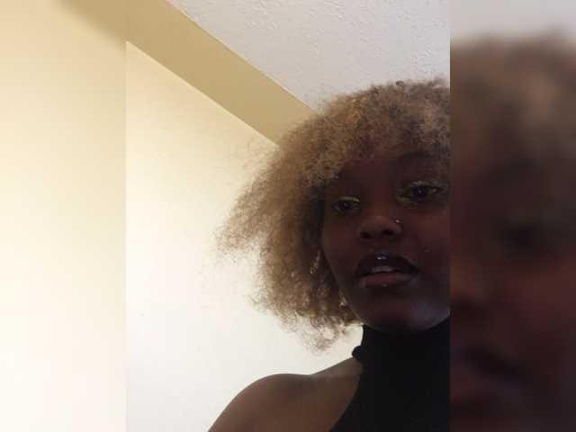 Curvy-maxy9 live cam on BongaCams