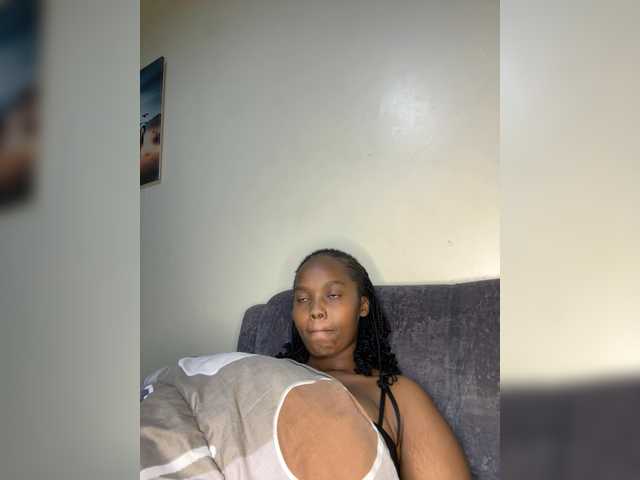Curvy-maxy9 live cam on BongaCams