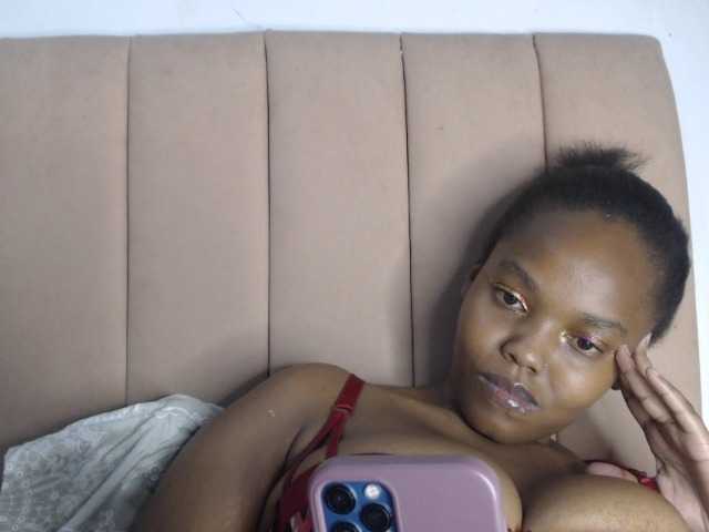 Curvy-maxy9 live cam on BongaCams