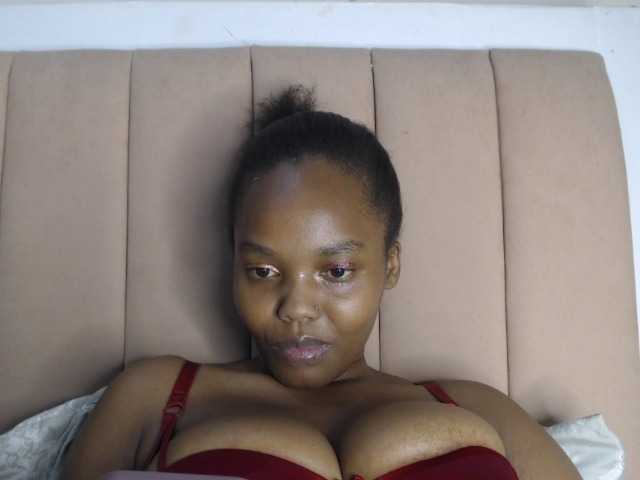 Curvy-maxy9 live cam on BongaCams