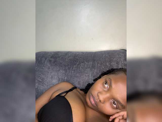 Curvy-maxy9 live cam on BongaCams
