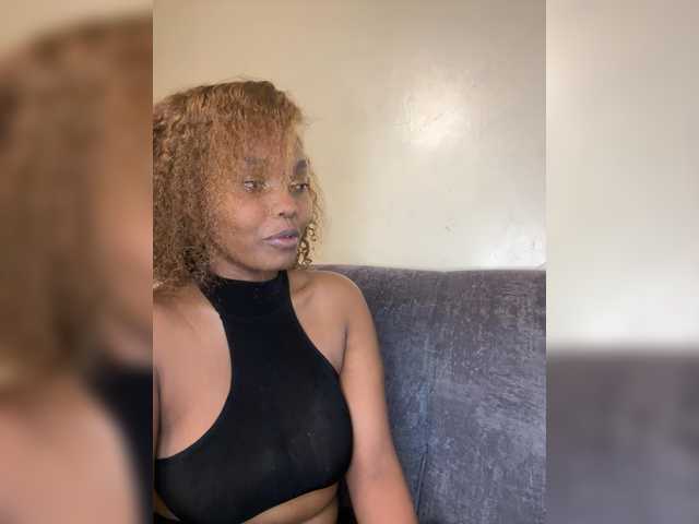 Curvy-maxy9 live cam on BongaCams