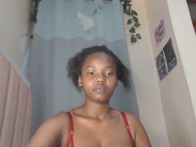 Curvy-maxy9 live cam on BongaCams
