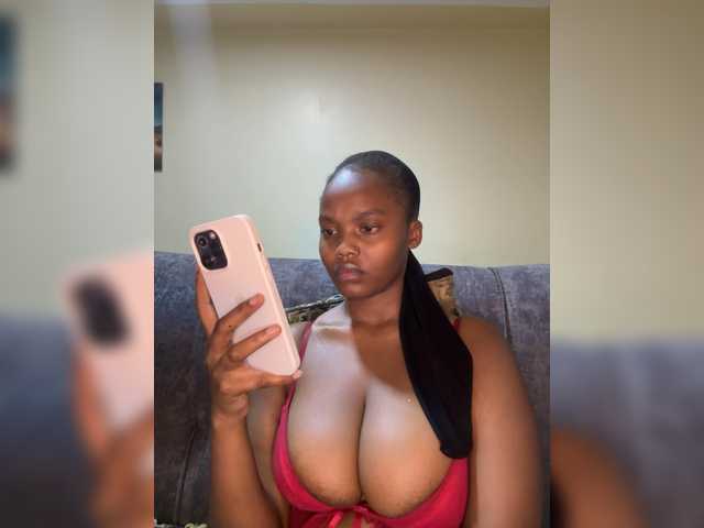 Curvy-maxy9's BongaCams show and profile