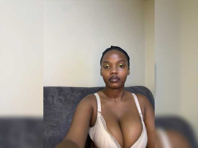 Curvy-maxy9