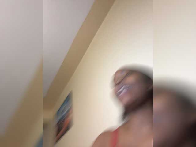 Curvy-maxy9 live cam on BongaCams