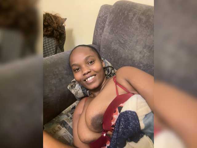 Curvy-maxy9 live cam on BongaCams