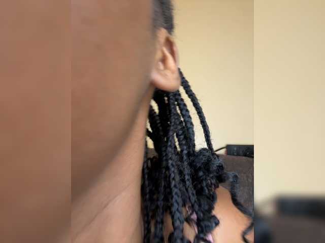 Curvy-maxy9 live cam on BongaCams
