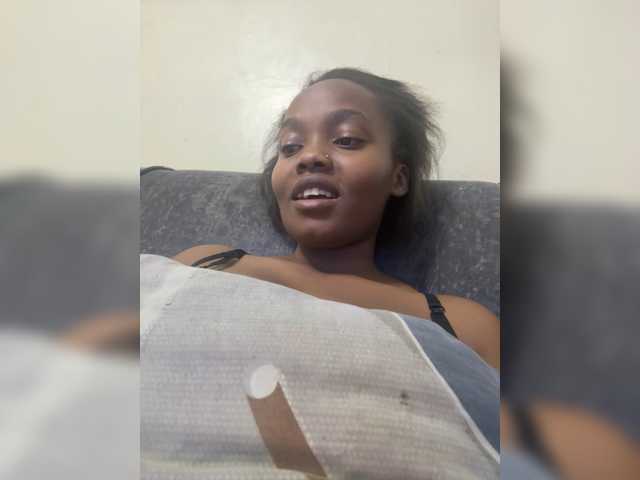 Curvy-maxy9 live cam on BongaCams