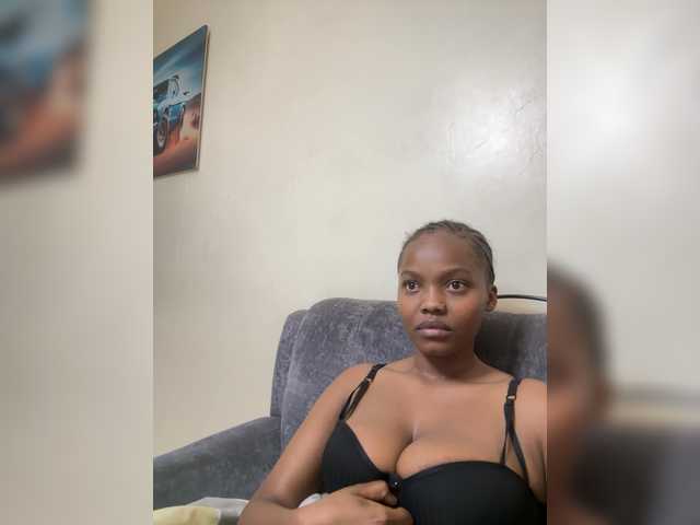 Curvy-maxy9 live cam on BongaCams