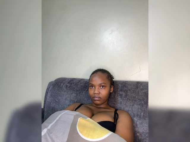 Curvy-maxy9 live webcam show