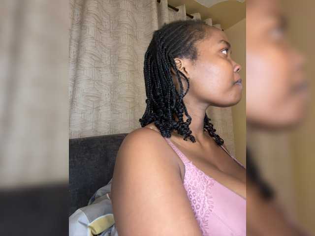 Curvy-maxy9 live cam on BongaCams