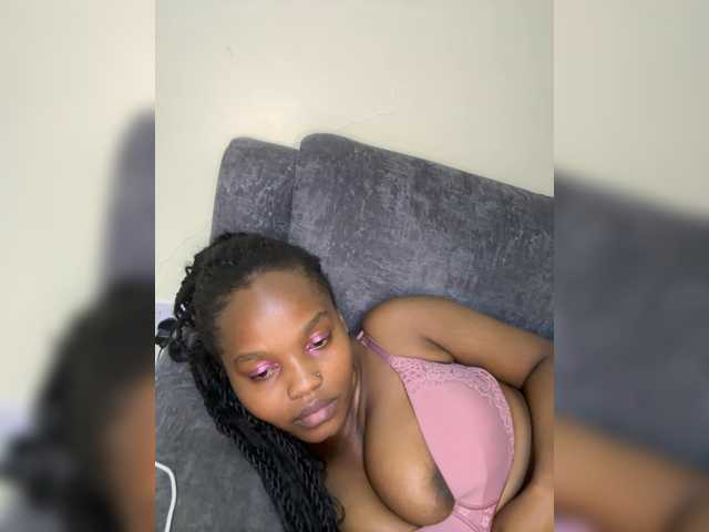 Curvy-maxy9 live cam on BongaCams