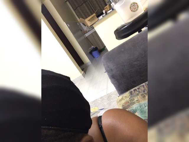 Curvy-maxy9 live cam on BongaCams