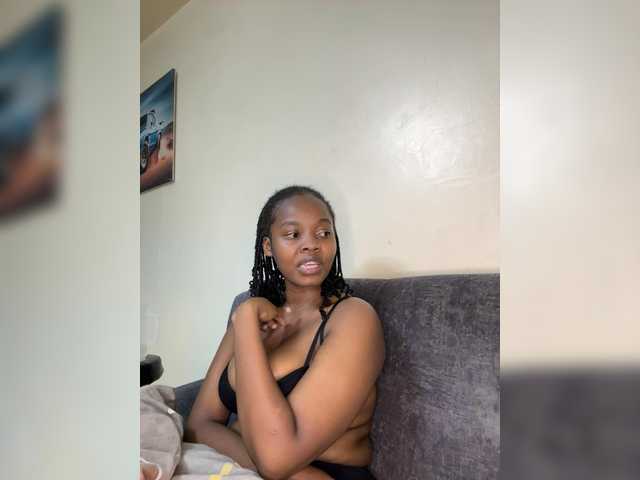 Curvy-maxy9 live webcam show