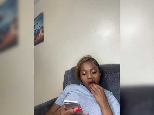 Curvy-maxy9 live cam on BongaCams