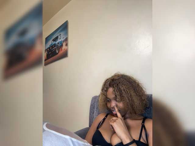 Curvy-maxy9 live cam on BongaCams