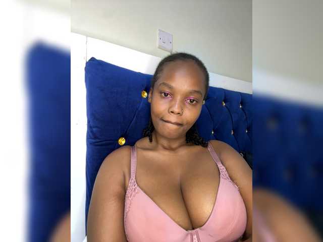 Curvy-maxy9 live cam on BongaCams