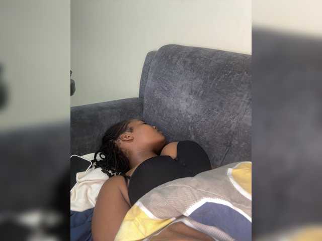 Curvy-maxy9 live cam on BongaCams