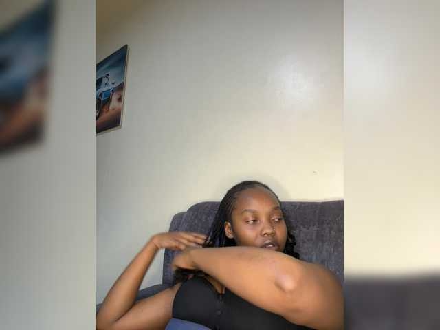 Curvy-maxy9 live cam on BongaCams