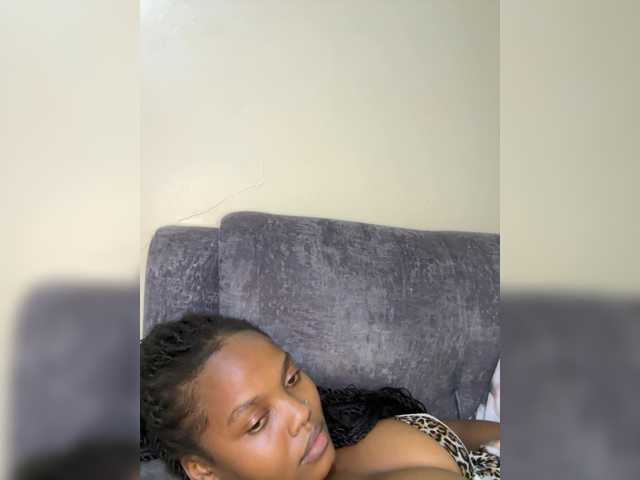 Curvy-maxy9 live cam on BongaCams