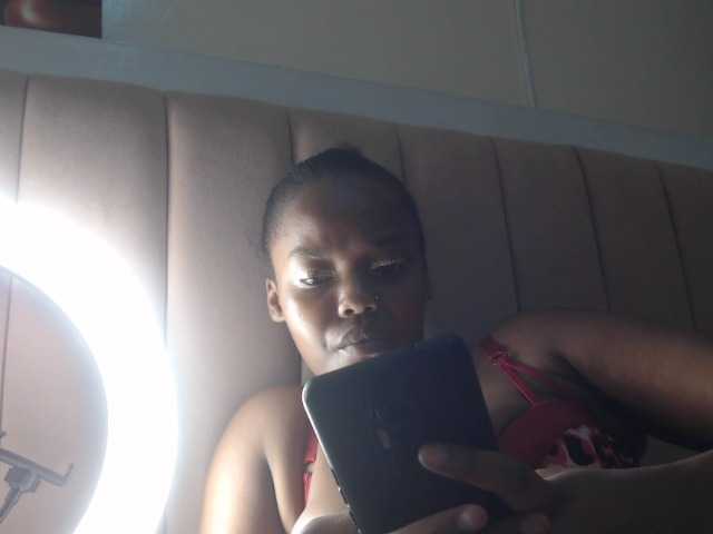 Curvy-maxy9 live cam on BongaCams