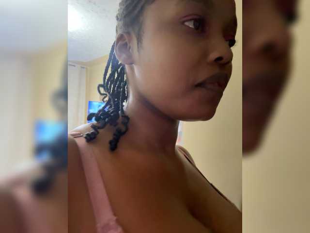 Curvy-maxy9 live cam on BongaCams