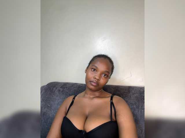 Curvy-maxy9 live cam on BongaCams