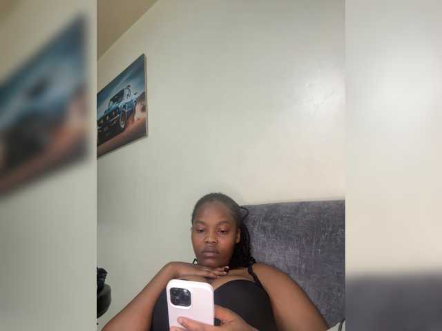 Curvy-maxy9 live webcam show