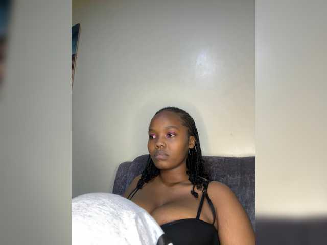 Curvy-maxy9 live cam on BongaCams