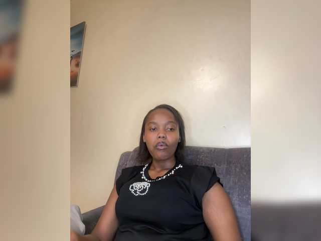 Curvy-maxy9 live cam on BongaCams