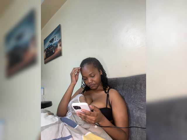 Curvy-maxy9 live cam on BongaCams