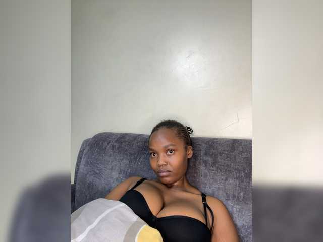 Curvy-maxy9 live webcam show
