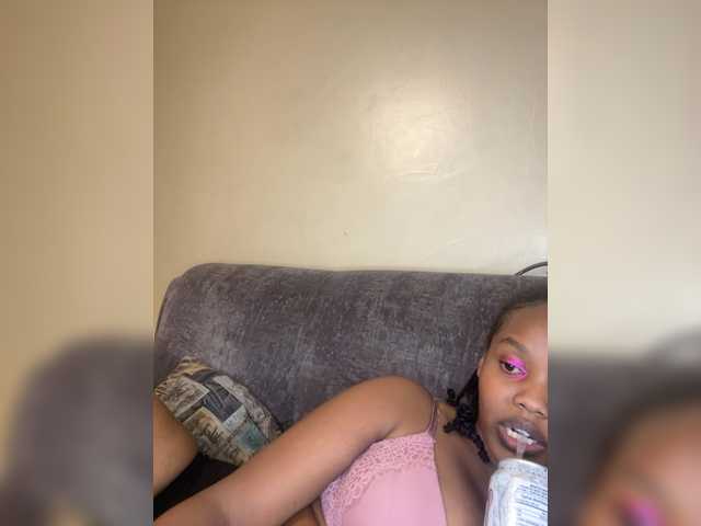 Curvy-maxy9 live cam on BongaCams