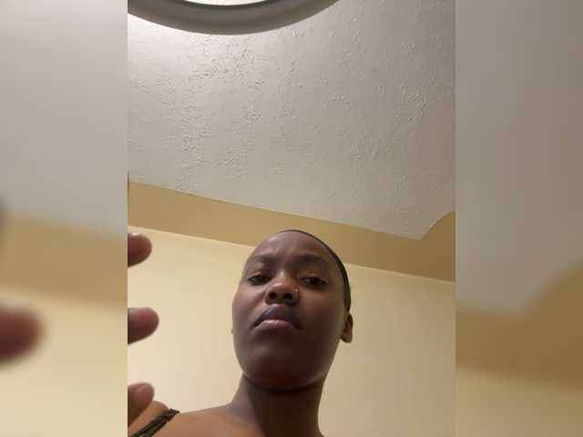 Curvy-maxy9 live cam on BongaCams