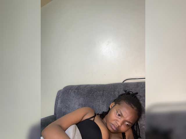 Curvy-maxy9 live cam on BongaCams