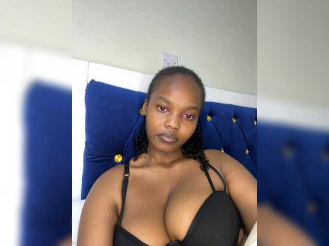 Curvy-maxy9 live cam on BongaCams