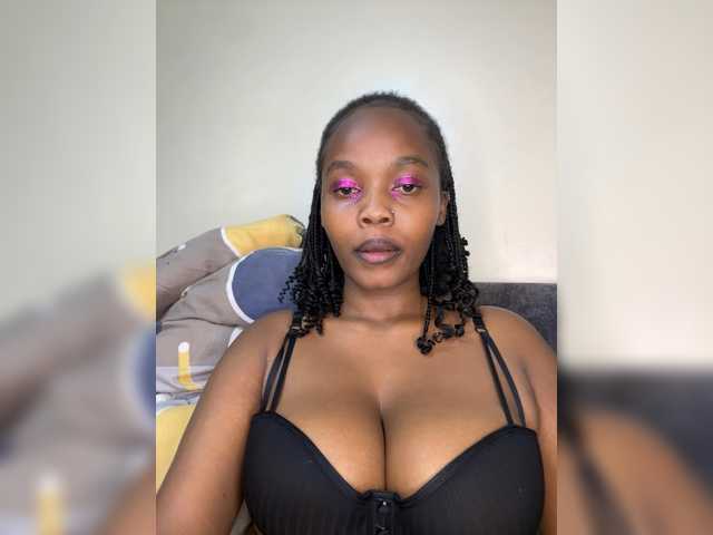 Curvy-maxy9 live webcam show