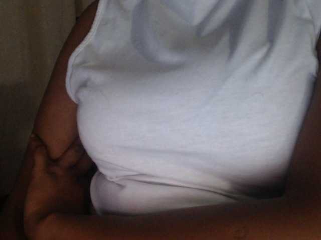 Curvy-maxy9 live cam on BongaCams