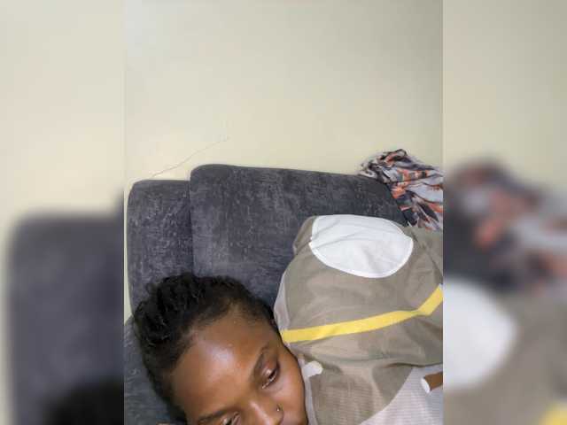 Curvy-maxy9 live cam on BongaCams