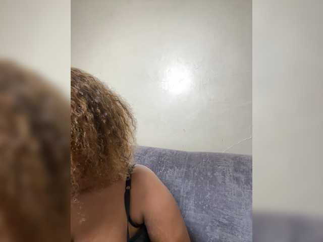 Curvy-maxy9 live cam on BongaCams