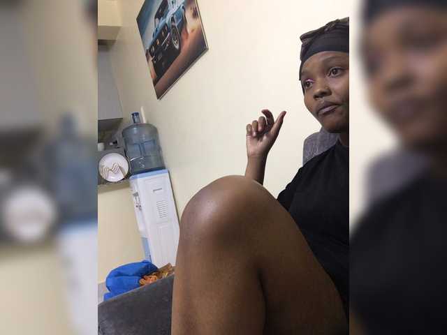 Curvy-maxy9 live cam on BongaCams
