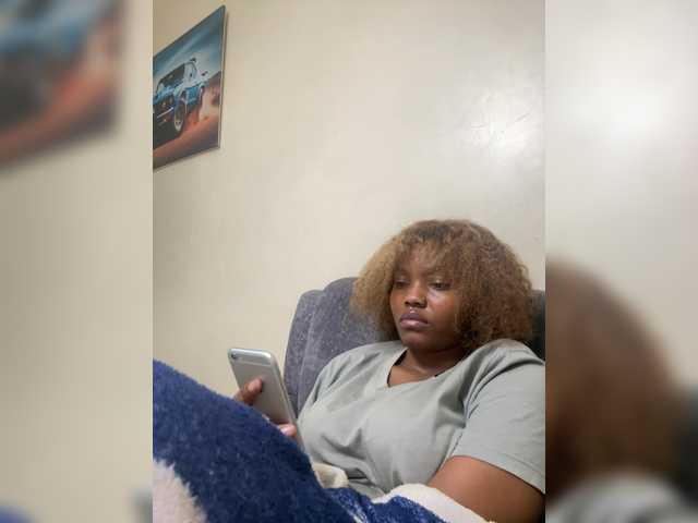 Curvy-maxy9 live cam on BongaCams
