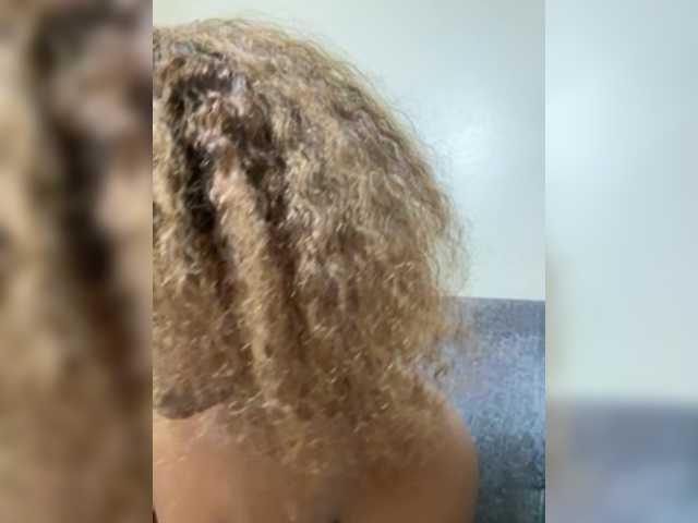 Curvy-maxy9 live cam on BongaCams