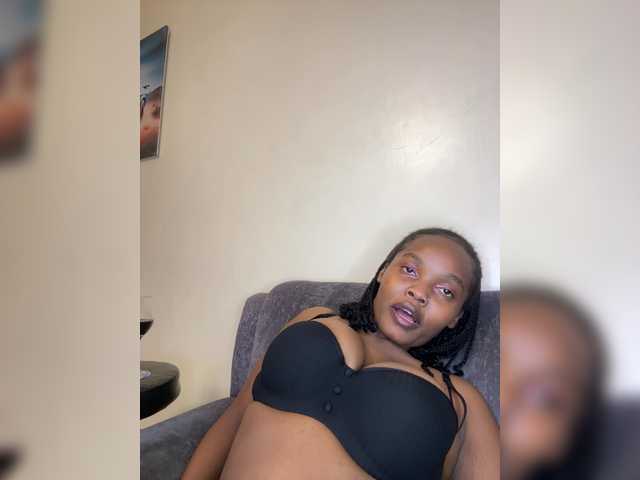 Curvy-maxy9 live cam on BongaCams