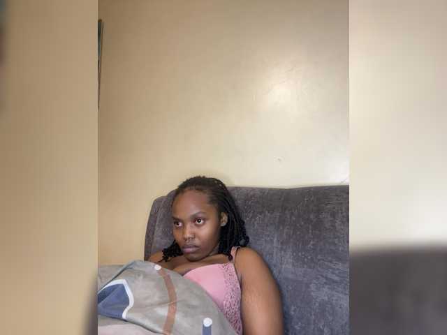 Curvy-maxy9 live cam on BongaCams