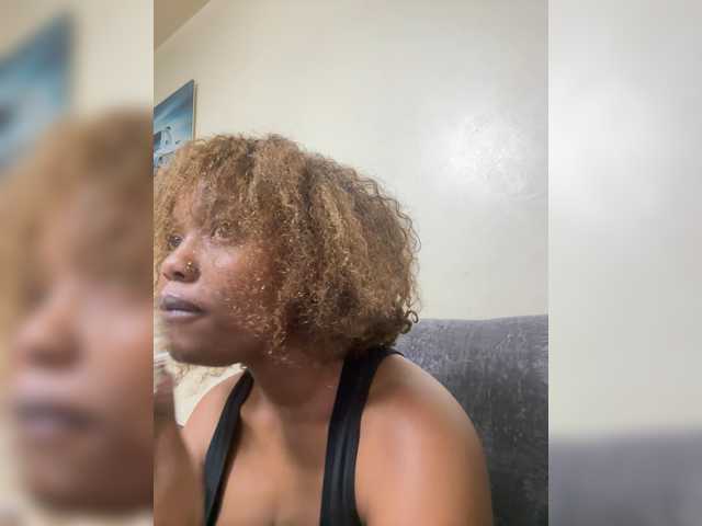 Curvy-maxy9 live cam on BongaCams
